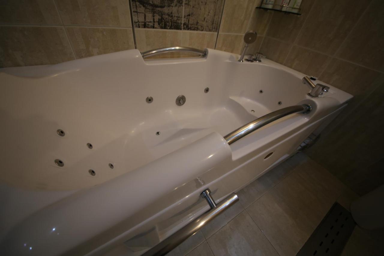 Dubai Hotel Теджън Екстериор снимка