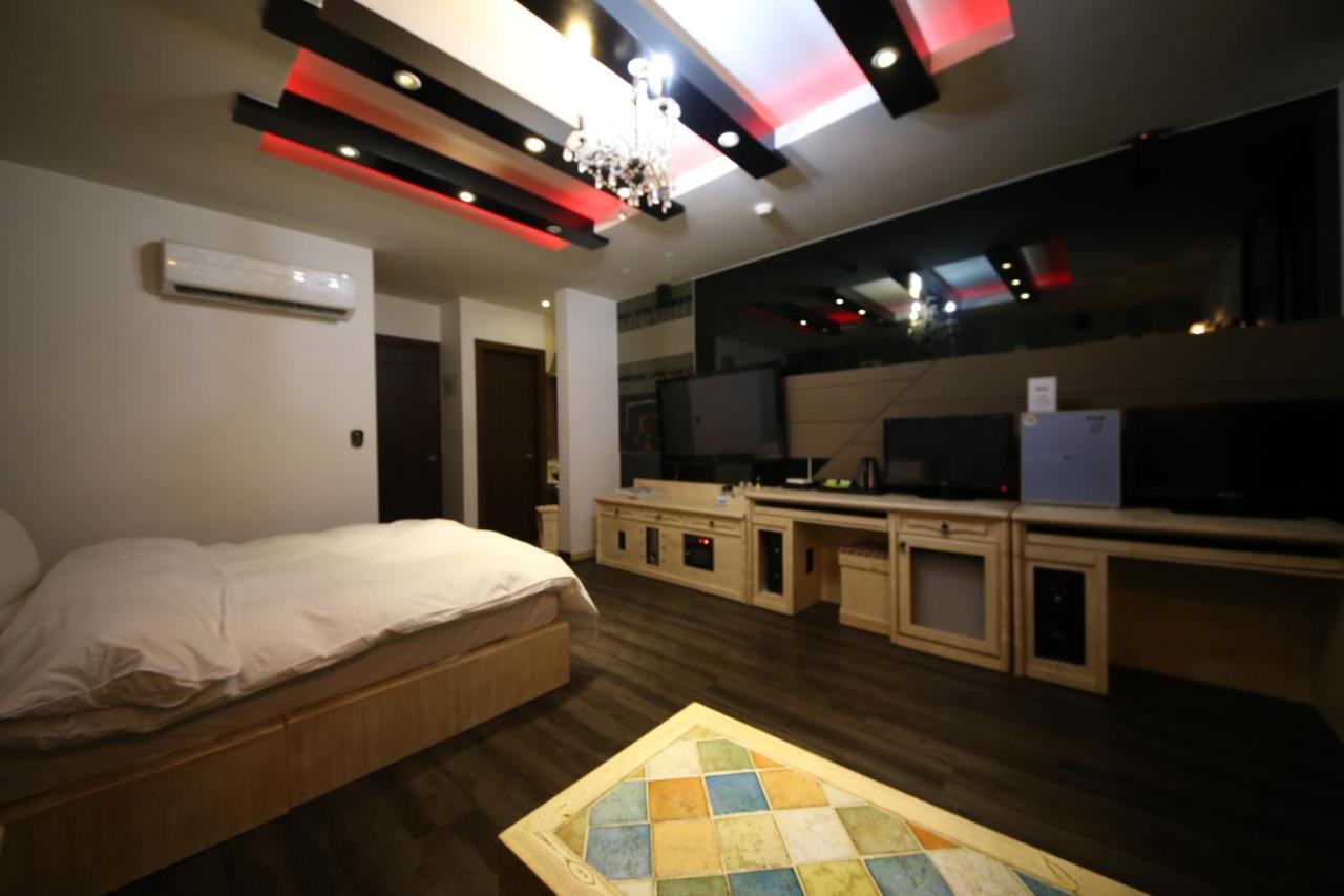 Dubai Hotel Теджън Екстериор снимка