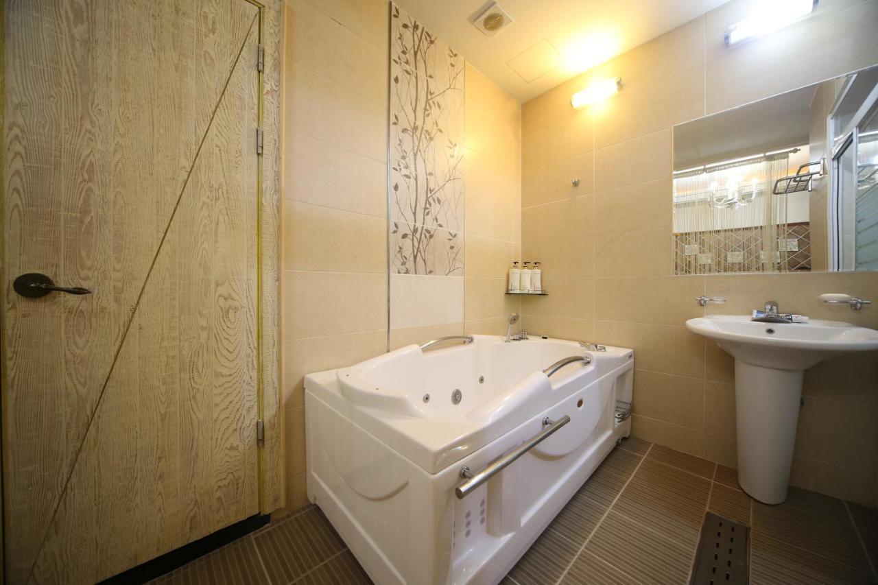 Dubai Hotel Теджън Екстериор снимка
