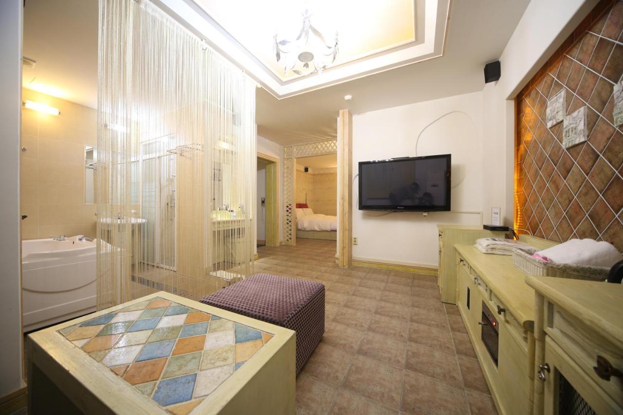 Dubai Hotel Теджън Екстериор снимка
